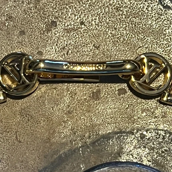 LV logo necklace - Picture 5 of 9